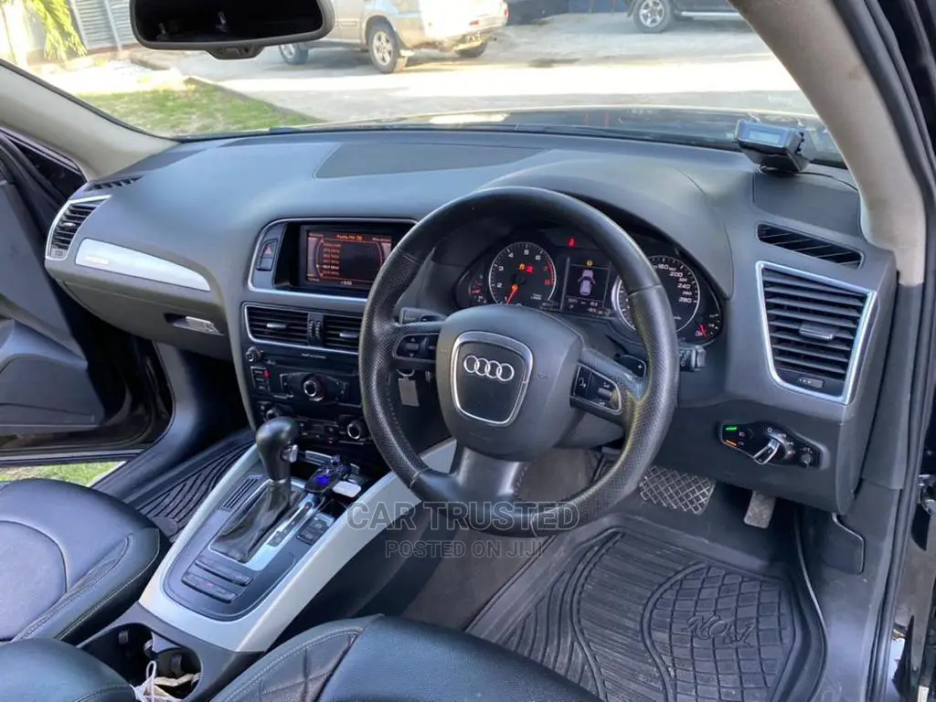 Audi Q5 2.0T Premium Quattro 2011 Black