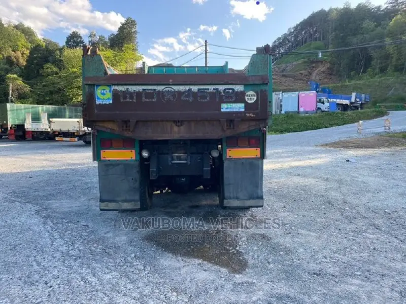 Giga Dump Truck