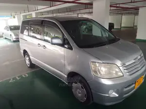 Toyota Noah 2.0 FWD (8 Seater) 2005 Silver