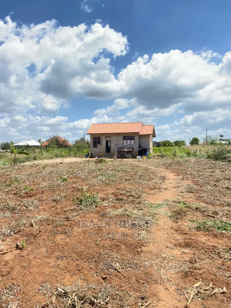 Kiwanja SQM 700 Mabwepande