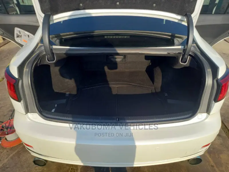 Lexus IS 2005 Pearl