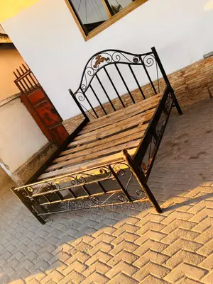 Bed 5/6 Nzuri Sana