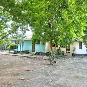 Kibaha: Lodge, Bar, Kumbi Na Ofisi Vinauzwa - Pwani