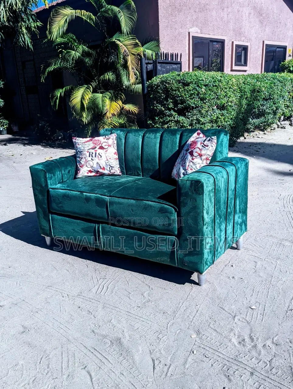 Sofa La Watu Wawili Jipya
