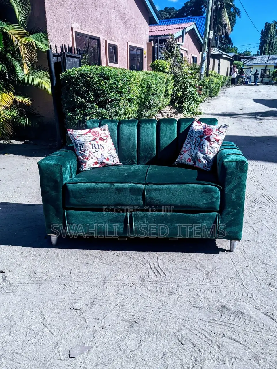 Sofa La Watu Wawili Jipya