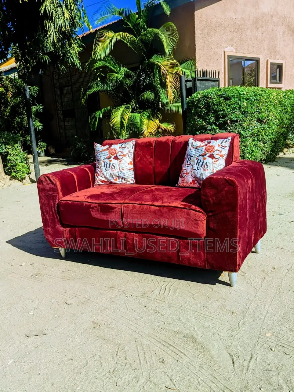 Sofa La Watu Wawili Jipya