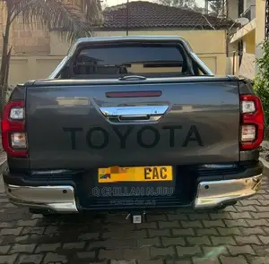 Toyota Hilux 2022 Gray
