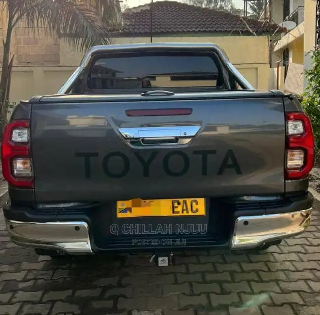 Toyota Hilux 2022 Gray