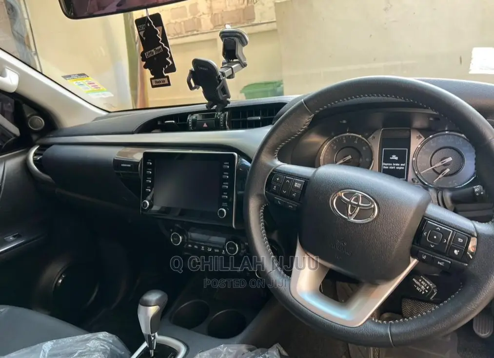 Toyota Hilux 2022 Gray
