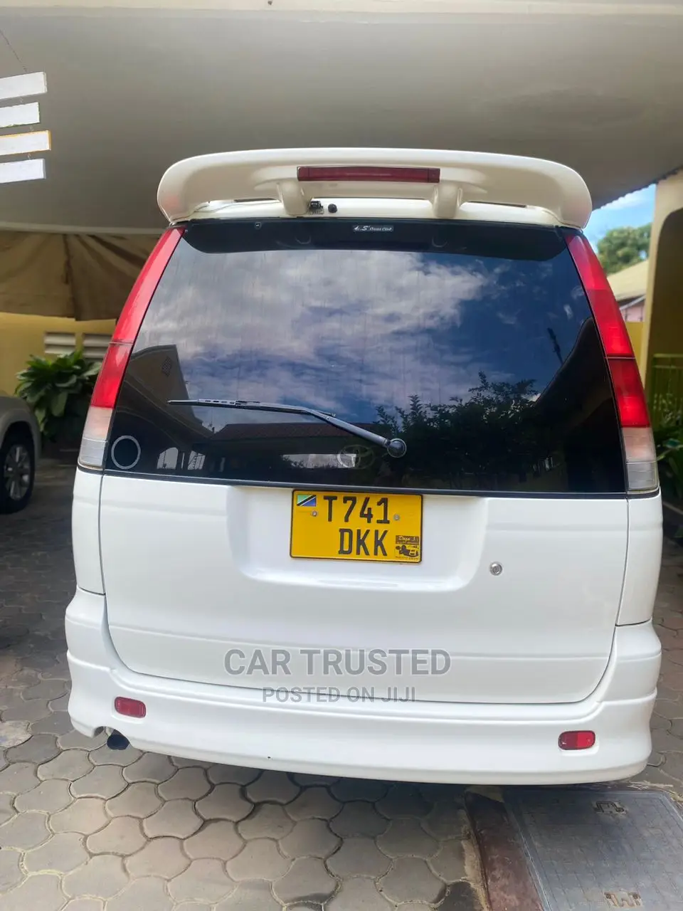 Toyota Noah 2.0 FWD (8 Seater) 2005 White