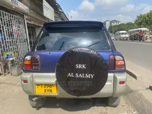 Toyota RAV4 Base FWD 1999 Blue