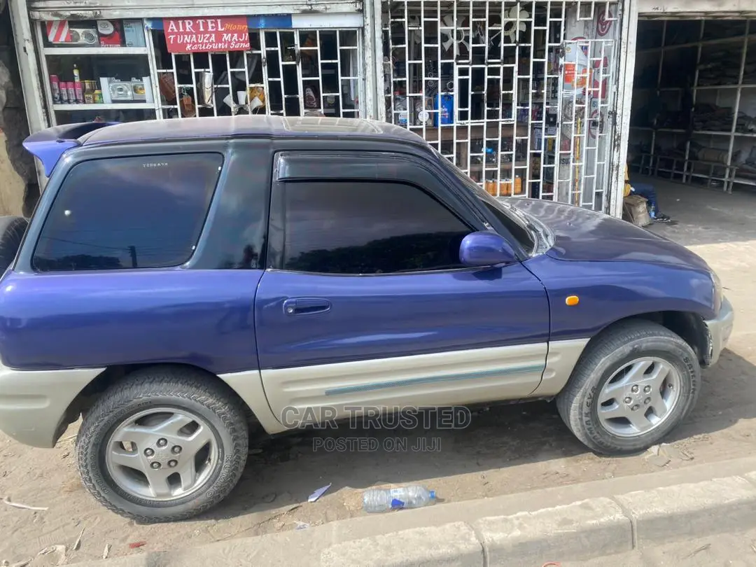Toyota RAV4 Base FWD 1999 Blue