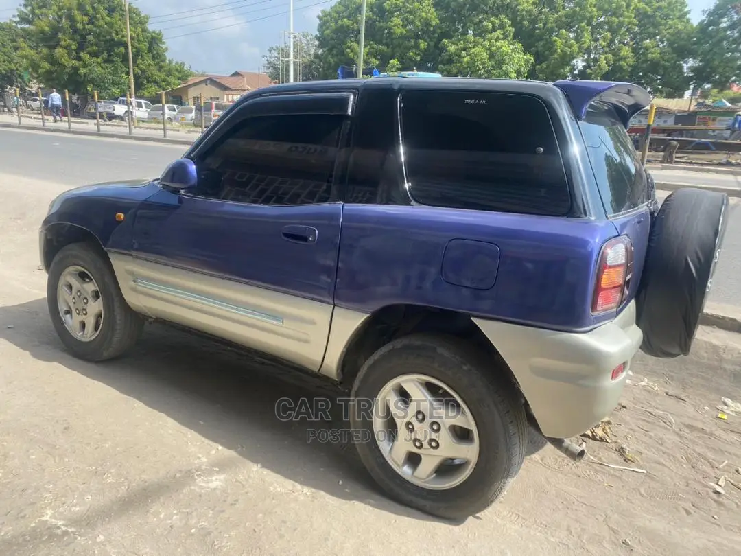 Toyota RAV4 Base FWD 1999 Blue