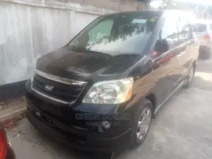 Toyota Noah 2.0 AWD (8 Seater) 2005 Black