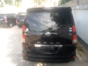 Toyota Noah 2.0 AWD (8 Seater) 2005 Black