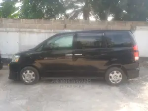 Toyota Noah 2.0 AWD (8 Seater) 2005 Black