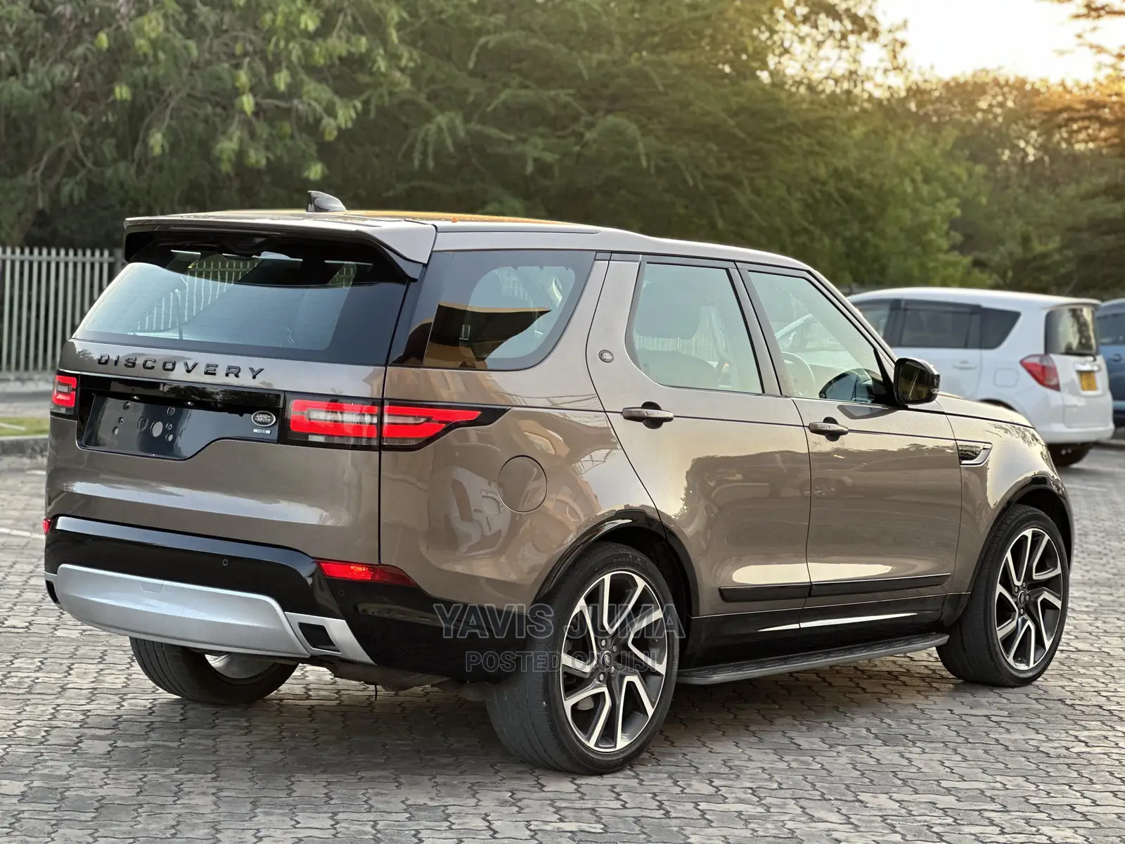 Land Rover Discovery 2018 Gold