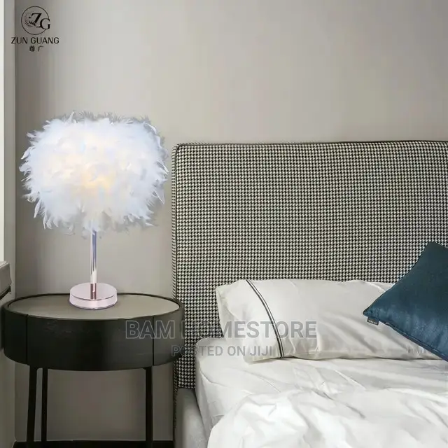 Orstrich Feather Decor Lamp
