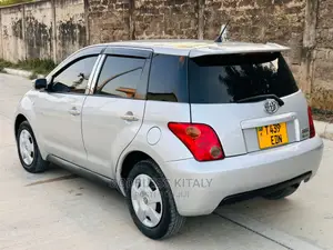 Toyota IST 2003 Silver