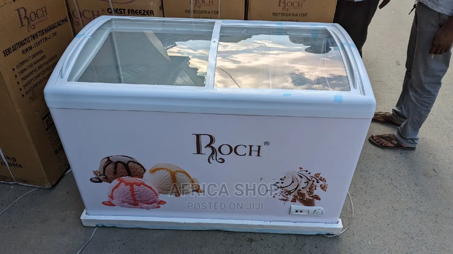 Roch Freezer Show Case 396ltrs