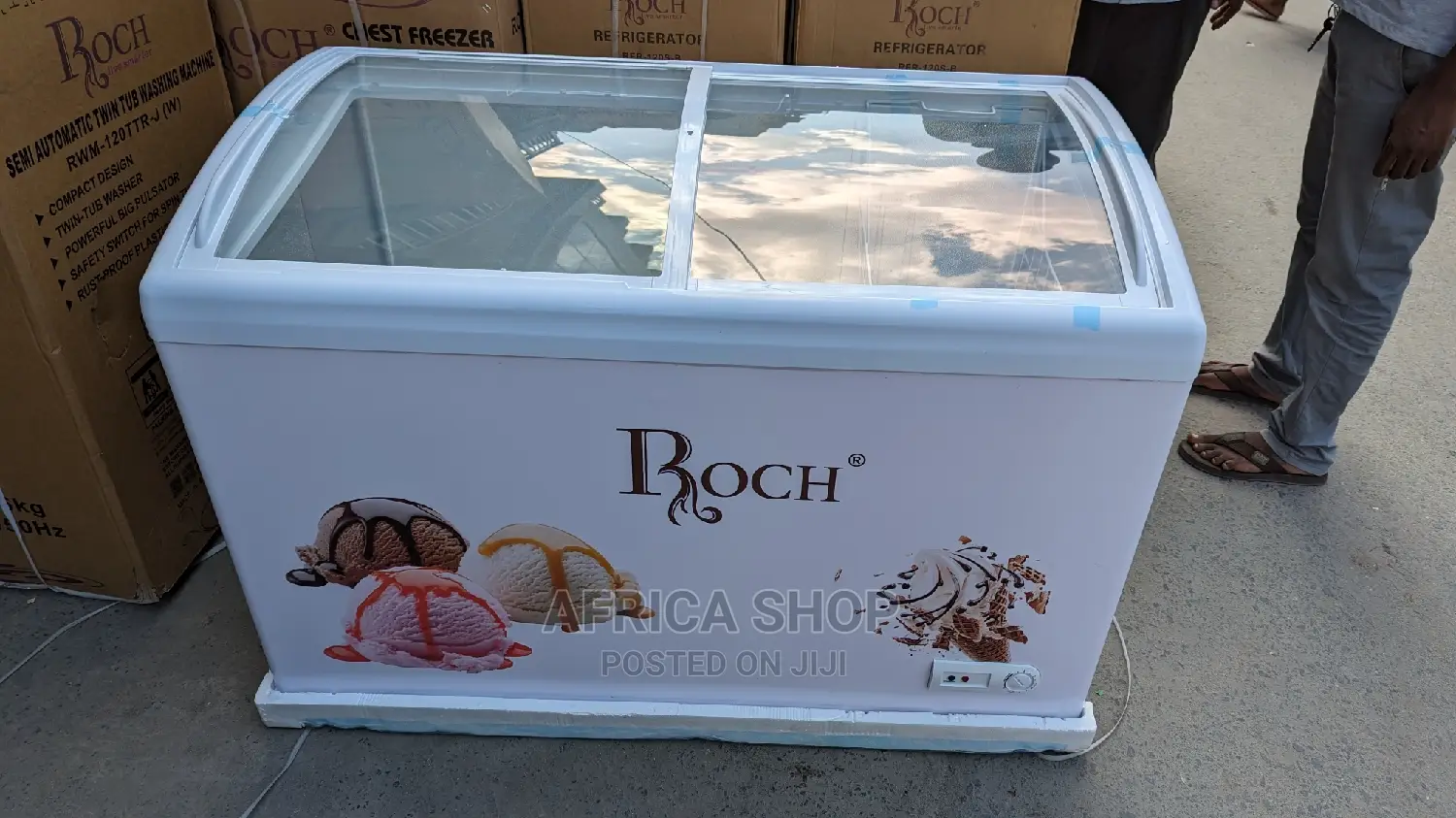 Roch Freezer Show Case 396ltrs