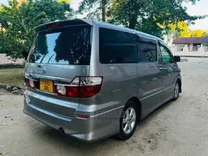 Toyota Alphard 2004 Gold