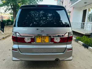 Toyota Alphard 2004 Gold