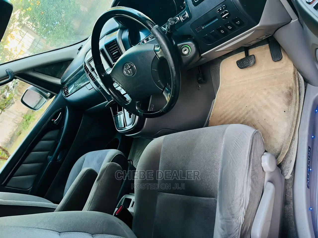 Toyota Alphard 2004 Gold