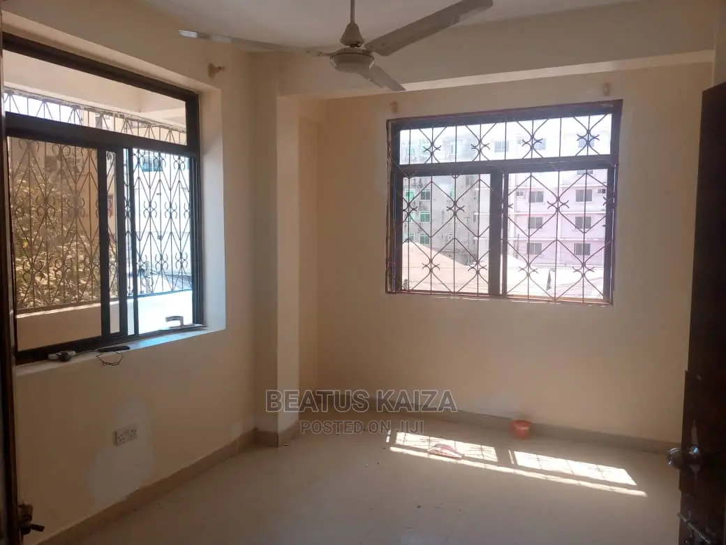 3bdrm Block of Flats in Madina Street for rent