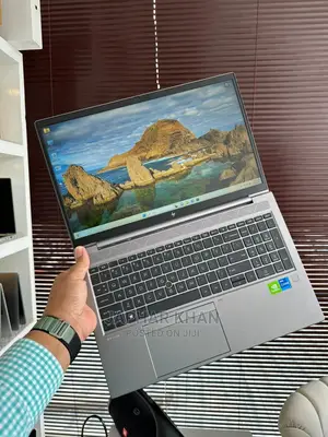 New Laptop HP ZBook Firefly G8 16GB Intel Core I7 SSD 2T