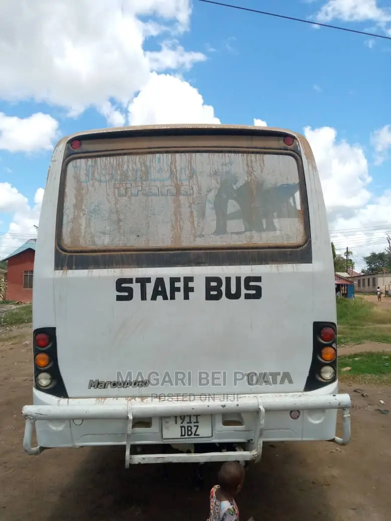 Tata Starbus Ultra Skool 2001 White