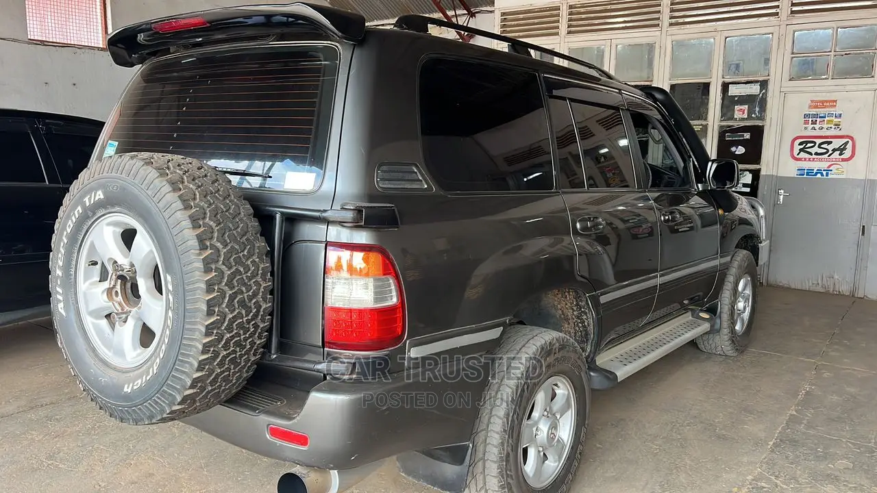 Toyota Land Cruiser HDJ 100 2003 Black