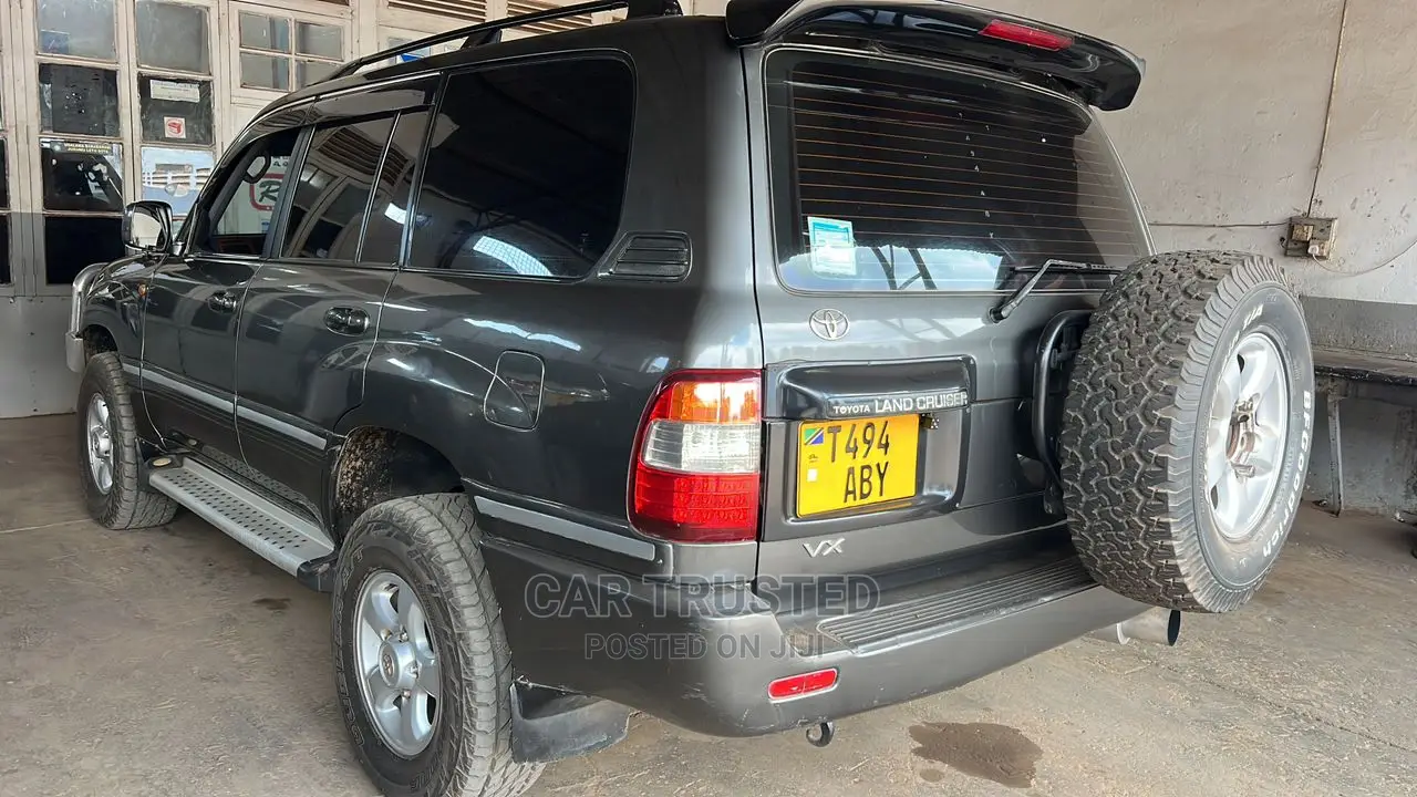 Toyota Land Cruiser HDJ 100 2003 Black