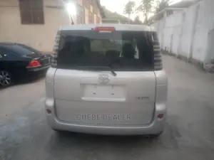 Toyota Sienta 1.5 AWD 2004 Silver