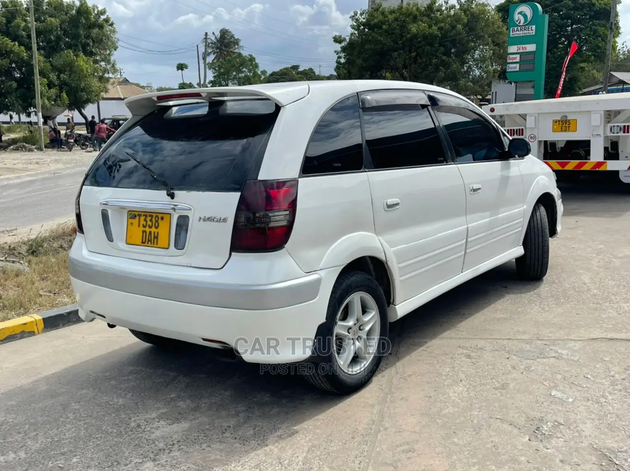 Toyota Nadia 2.0 135hp FWD 2003 White