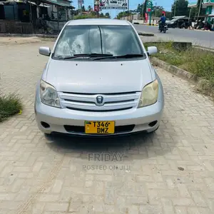 Toyota IST 2004 Silver