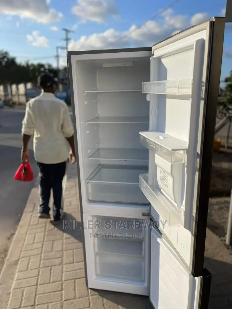 Fridge Kubwa Ina Water Dispenser