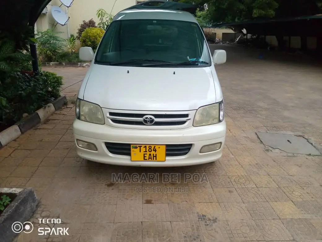 Toyota Noah 2008 White