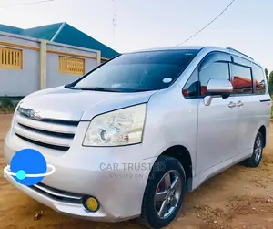 Toyota Noah 2.0 143hp FWD (7 Seater) 2010 Silver