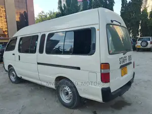 Toyota HiAce 2000 White