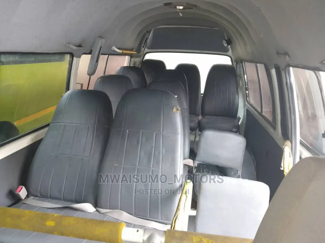 Toyota HiAce 2000 White