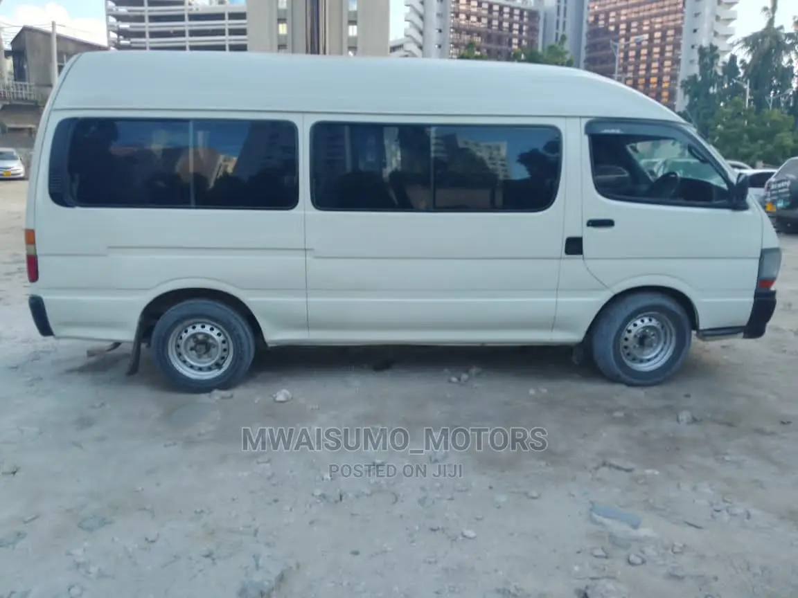 Toyota HiAce 2000 White