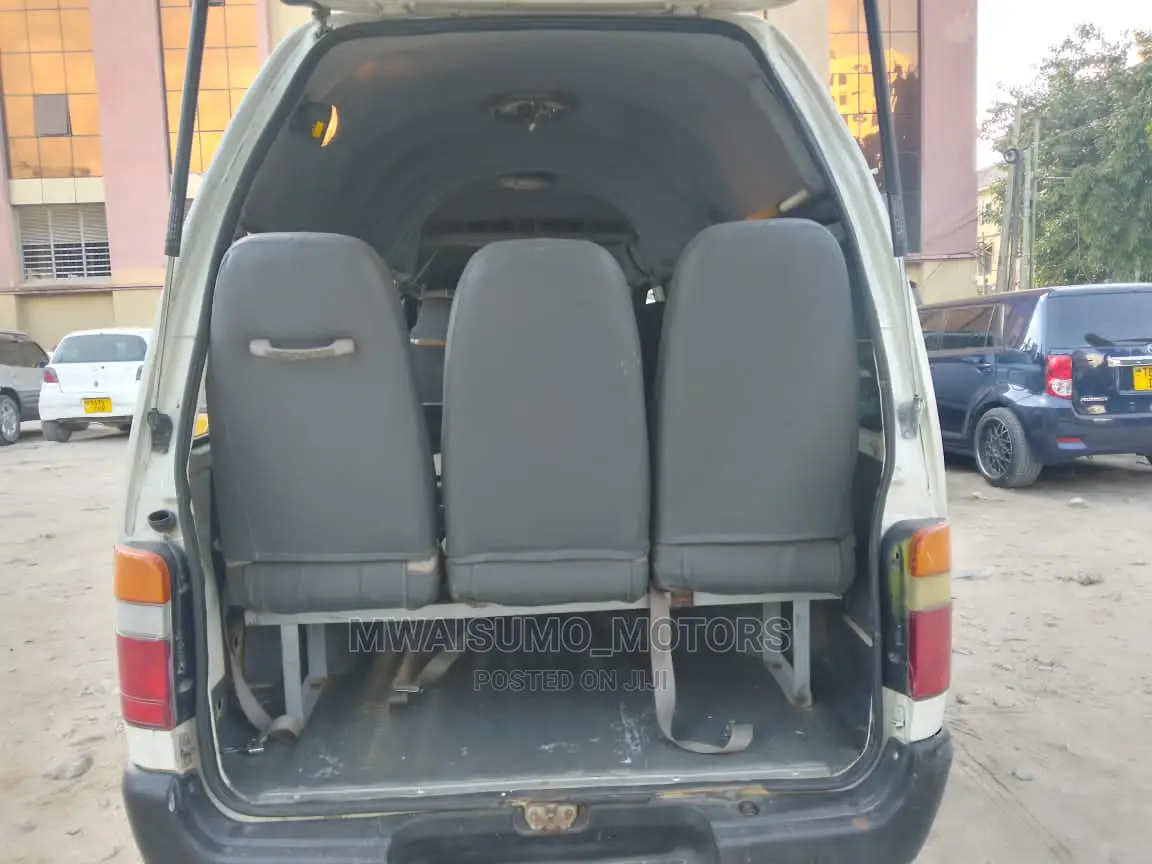 Toyota HiAce 2000 White
