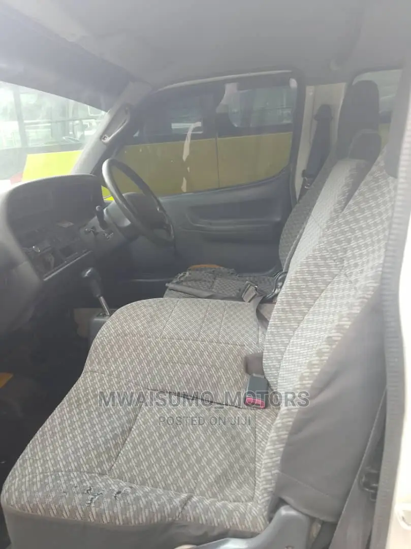 Toyota HiAce 2000 White