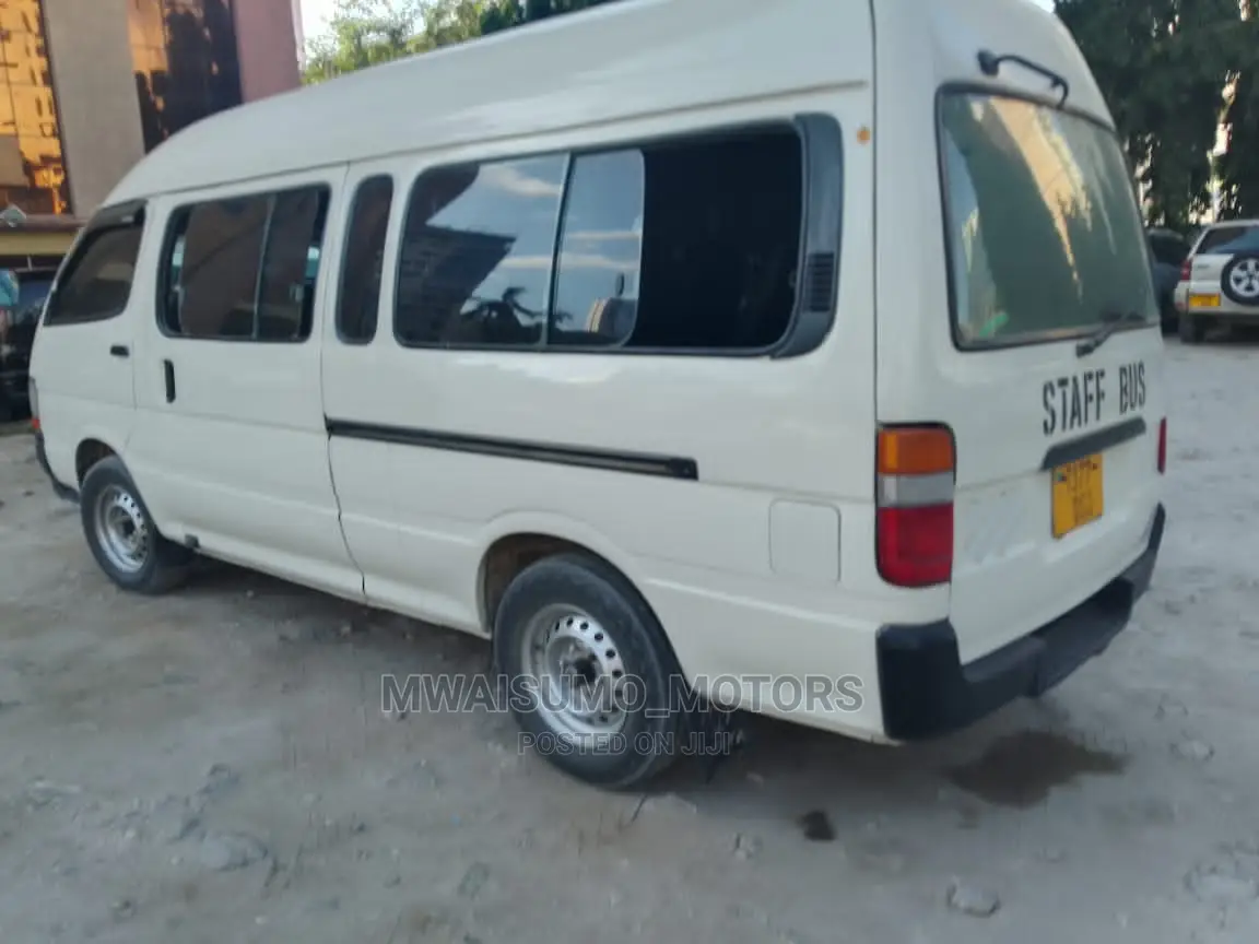 Toyota HiAce 2000 White