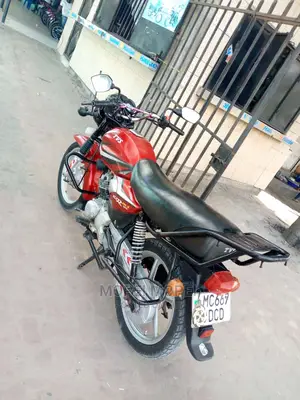 TVS HLX 125 2021 Red