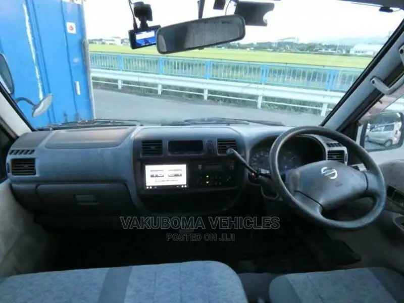 Nissan Vanette 2004 Silver