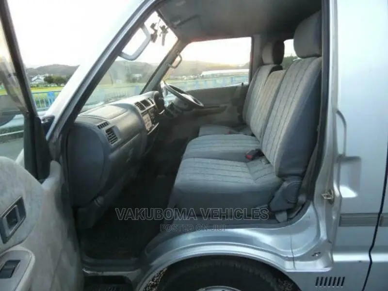 Nissan Vanette 2004 Silver