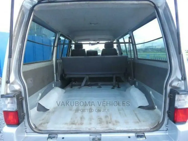 Nissan Vanette 2004 Silver