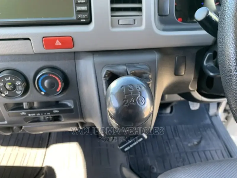Toyota HiAce 2008 Silver
